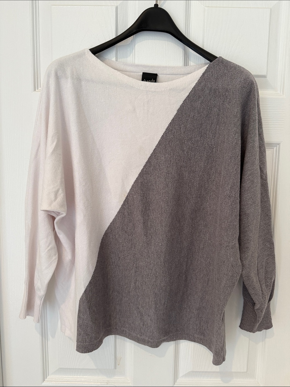 Aaeda Asymmetrical Diagonal Sweater - White & Gray